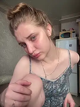 Snapshot of MollyDolle chatting on 05-28-26, 02:45 MollyDolle online show from 05-28-26, 02:45