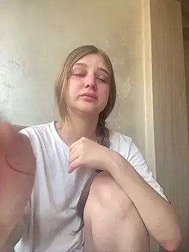 Snapshot of MollyDolle chatting on 06-15-26, 10:26 MollyDolle online show from 06-15-26, 10:26