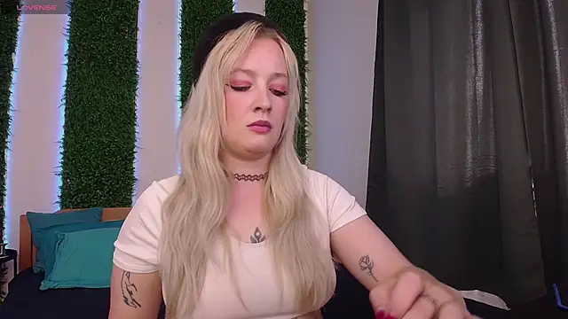 Nicole  Aniston  online show from 09-26-25, 12:01