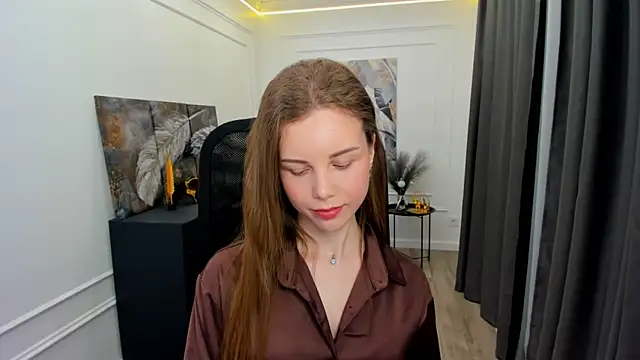 Snapshot of MileyWings chatting on 05-17-26, 11:43 MileyWings online show from 05-17-26, 11:43