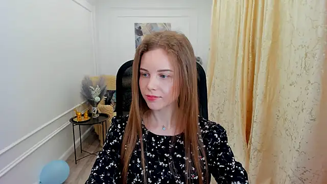 Snapshot of MileyWings chatting on 06-01-26, 11:21 MileyWings online show from 06-01-26, 11:21