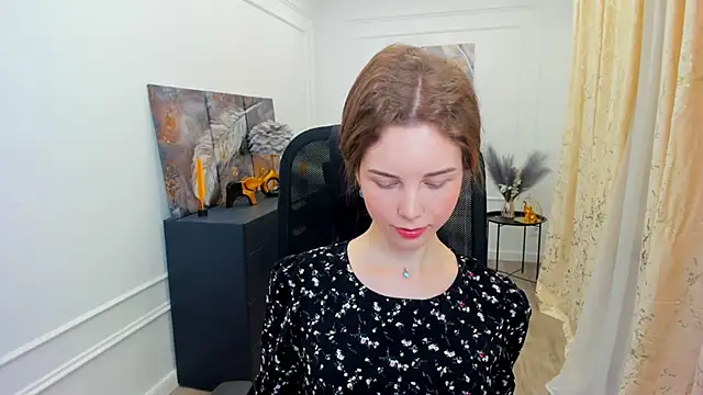 Snapshot of MileyWings chatting on 05-27-26, 11:39 MileyWings online show from 05-27-26, 11:39