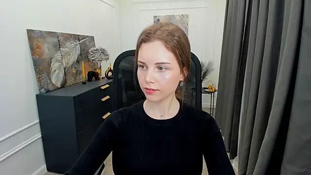 Snapshot of MileyWings chatting on 04-19-26, 06:10 MileyWings online show from 04-19-26, 06:10