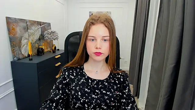Snapshot of MileyWings chatting on 05-06-26, 11:25 MileyWings online show from 05-06-26, 11:25
