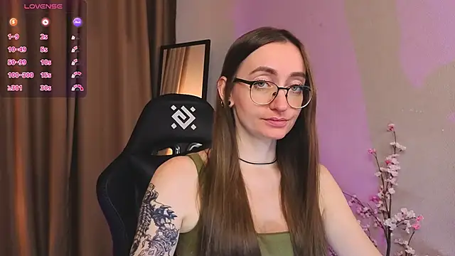 Snapshot of ShiroHeby chatting on 11-23-25, 12:37 ShiroHeby online show from 11-23-25, 12:37