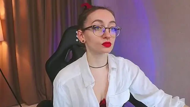 Snapshot of ShiroHeby chatting on 01-09-26, 12:45 ShiroHeby online show from 01-09-26, 12:45