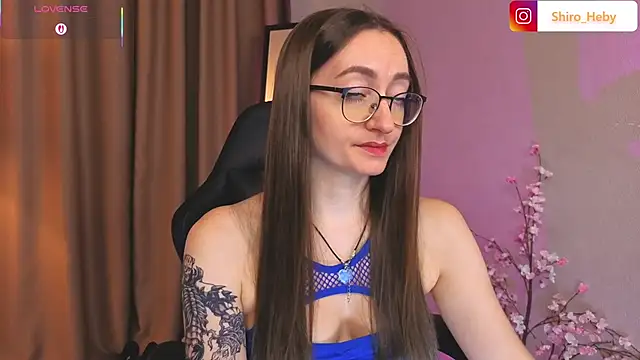 Snapshot of ShiroHeby chatting on 11-11-25, 12:00 ShiroHeby online show from 11-11-25, 12:00