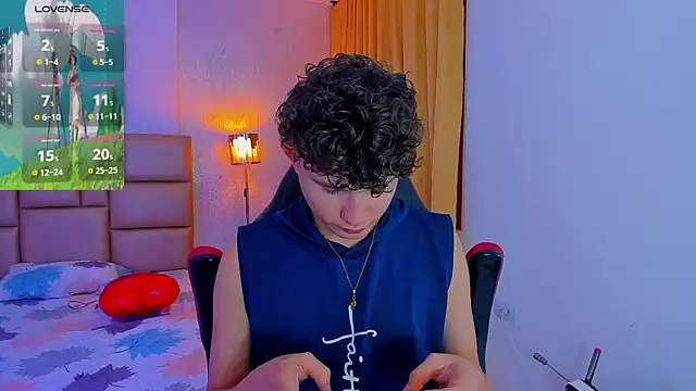 Snapshot of Nathan_Bluee chatting on 03-04-25, 01:28 Nathan Bluee online show from 03-04-25, 01:28