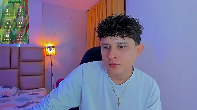 Snapshot of Nathan_Bluee chatting on 03-03-25, 01:23 Nathan Bluee online show from 03-03-25, 01:23