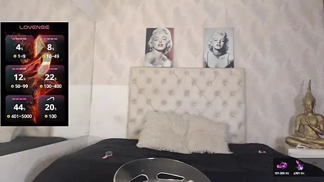 Snapshot of AvaLoch chatting on 02-11-25, 09:25 AvaLoch online show from 02-11-25, 09:25