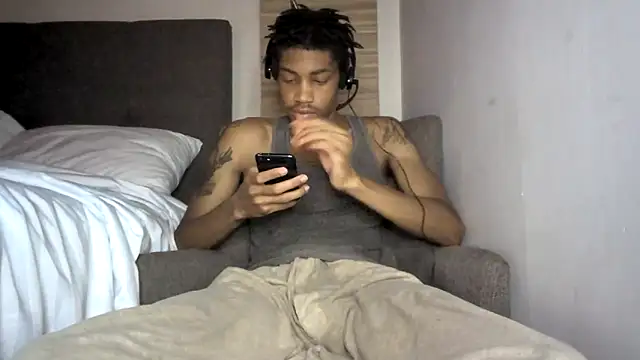 Snapshot of Skinnyblackman chatting on 05-13-26, 04:41 Skinnyblackman online show from 05-13-26, 04:41