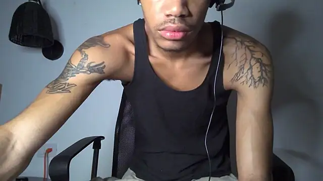 Snapshot of Skinnyblackman chatting on 07-09-26, 02:12 Skinnyblackman online show from 07-09-26, 02:12