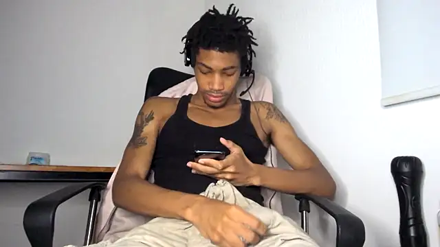 Snapshot of Skinnyblackman chatting on 06-05-26, 03:11 Skinnyblackman online show from 06-05-26, 03:11