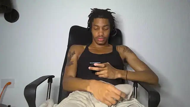 Snapshot of Skinnyblackman chatting on 06-28-26, 02:51 Skinnyblackman online show from 06-28-26, 02:51