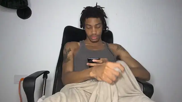 Snapshot of Skinnyblackman chatting on 06-17-26, 12:54 Skinnyblackman online show from 06-17-26, 12:54