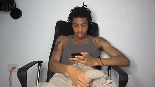 Snapshot of Skinnyblackman chatting on 06-16-26, 03:28 Skinnyblackman online show from 06-16-26, 03:28