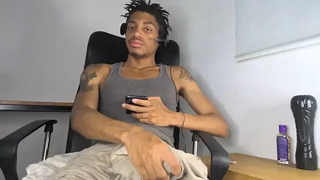 Snapshot of Skinnyblackman chatting on 05-22-26, 04:21 Skinnyblackman online show from 05-22-26, 04:21