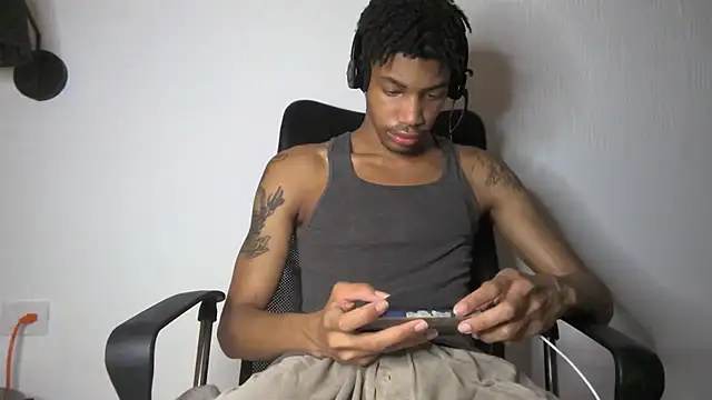 Snapshot of Skinnyblackman chatting on 07-16-26, 02:41 Skinnyblackman online show from 07-16-26, 02:41