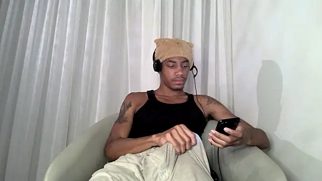 Skinnyblackman online show from 10-29-25, 01:37