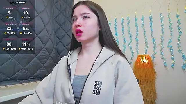 Luxuryalma online show from 03-23-26, 06:24