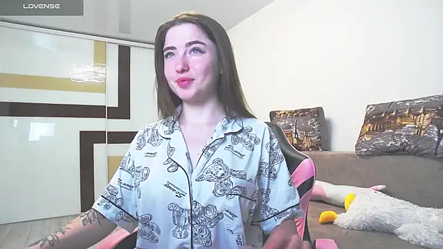 Snapshot of Luxuryalma chatting on 06-16-26, 06:41 Luxuryalma online show from 06-16-26, 06:41