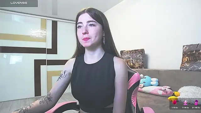 Snapshot of Luxuryalma chatting on 06-19-26, 06:58 Luxuryalma online show from 06-19-26, 06:58