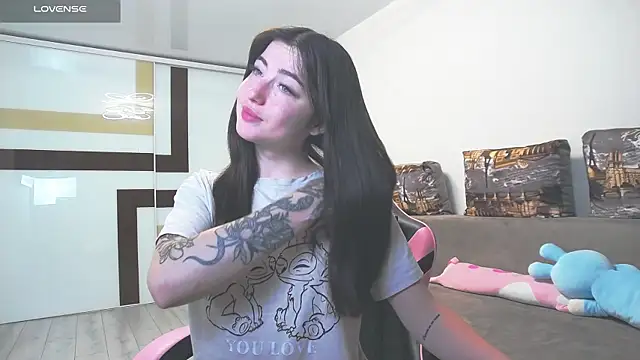 Snapshot of Luxuryalma chatting on 07-18-26, 10:13 Luxuryalma online show from 07-18-26, 10:13