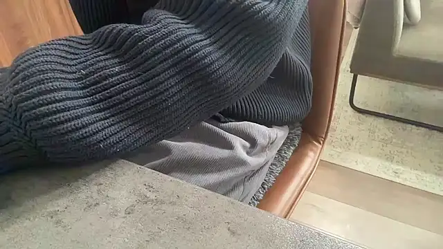 Snapshot of atom0407 chatting on 03-10-26, 02:15 atom0407 online show from 03-10-26, 02:15