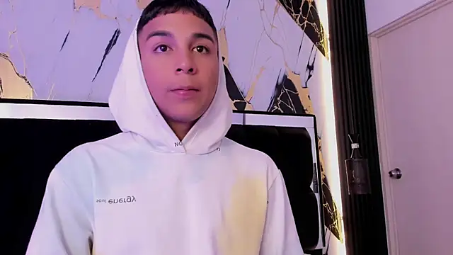 Snapshot of Seductivo_jr chatting on 01-18-26, 03:54 Seductivo jr online show from 01-18-26, 03:54