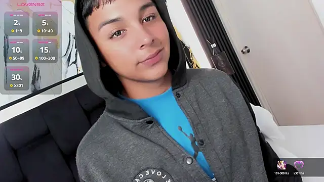 Snapshot of Seductivo_jr chatting on 02-13-26, 03:39 Seductivo jr online show from 02-13-26, 03:39