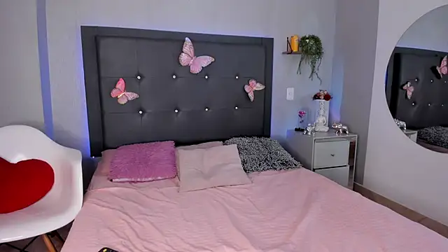 emma lye online show from 06-27-26, 07:42