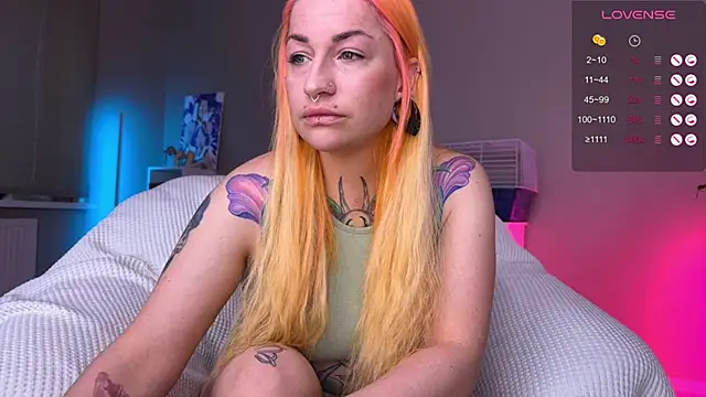 Snapshot of Tanya_Acid chatting on 04-22-26, 04:58 Tanya Acid online show from 04-22-26, 04:58