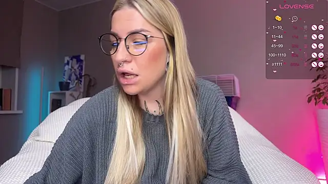 Tanya Acid online show from 12-18-25, 04:17