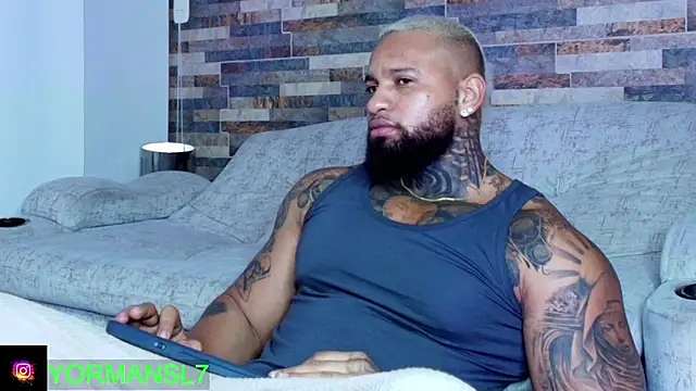 Snapshot of zaiin_diesel chatting on 10-17-25, 11:01 zaiin diesel online show from 10-17-25, 11:01