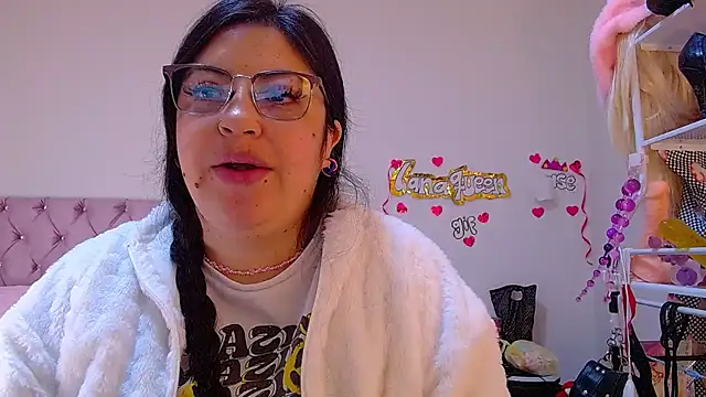 Snapshot of lanaqueen699 chatting on 07-09-26, 12:15 lanaqueen699 online show from 07-09-26, 12:15