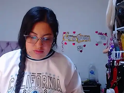 Snapshot of lanaqueen699 chatting on 04-14-26, 12:21 lanaqueen699 online show from 04-14-26, 12:21