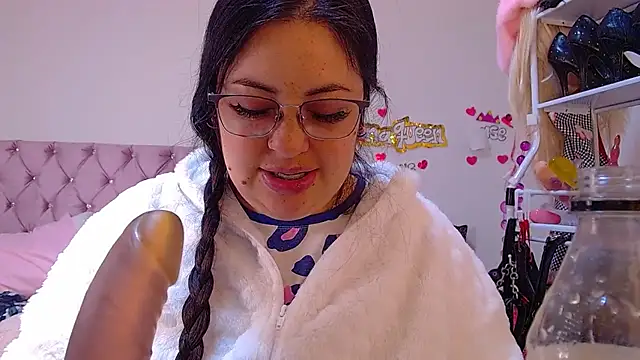 Snapshot of lanaqueen699 chatting on 06-25-26, 12:32 lanaqueen699 online show from 06-25-26, 12:32