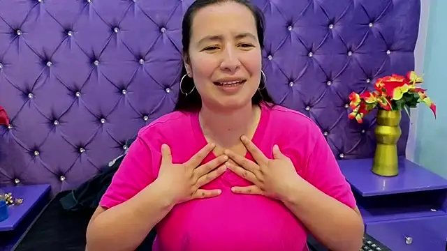 NaomyPrinces online show from 10-20-25, 02:28