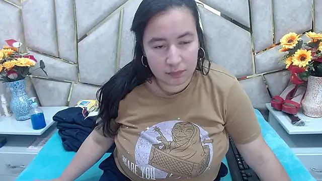 NaomyPrinces online show from 02-19-25, 01:17