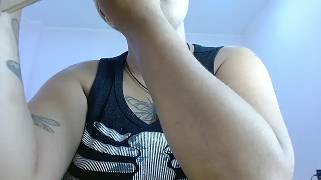 Snapshot of april_bunnyy chatting on 06-10-26, 08:43 april bunnyy online show from 06-10-26, 08:43