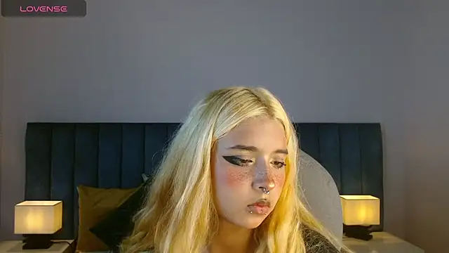Snapshot of april_bunnyy chatting on 02-25-25, 08:32 april bunnyy online show from 02-25-25, 08:32