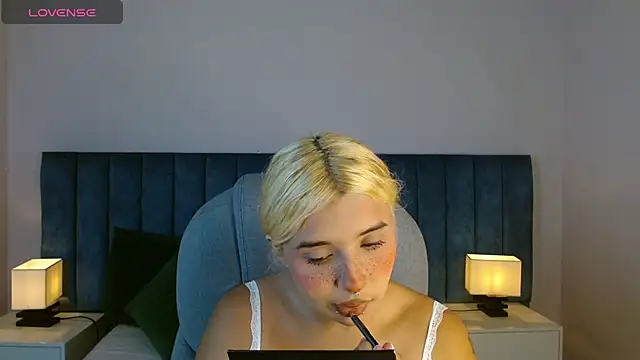 Snapshot of april_bunnyy chatting on 03-01-25, 04:22 april bunnyy online show from 03-01-25, 04:22