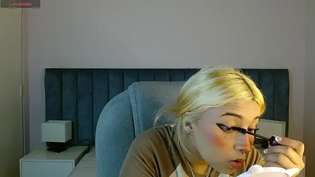 Snapshot of april_bunnyy chatting on 03-04-25, 06:29 april bunnyy online show from 03-04-25, 06:29