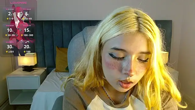 Snapshot of april_bunnyy chatting on 03-04-25, 10:49 april bunnyy online show from 03-04-25, 10:49