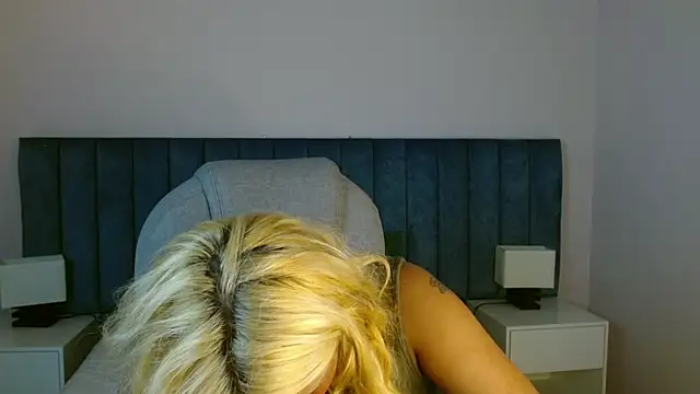 Snapshot of april_bunnyy chatting on 03-19-25, 07:06 april bunnyy online show from 03-19-25, 07:06