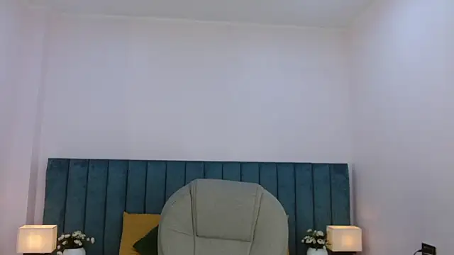 Snapshot of april_bunnyy chatting on 06-11-26, 12:32 april bunnyy online show from 06-11-26, 12:32