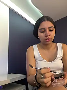 Larabrooks online show from 06-06-26, 05:29