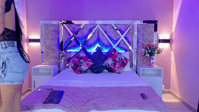 Larabrooks online show from 04-18-26, 07:29