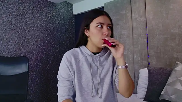 Larabrooks online show from 12-16-25, 05:28