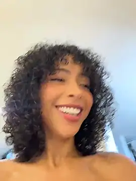 Snapshot of OSHUN_ chatting on 05-24-26, 04:40 OSHUN online show from 05-24-26, 04:40